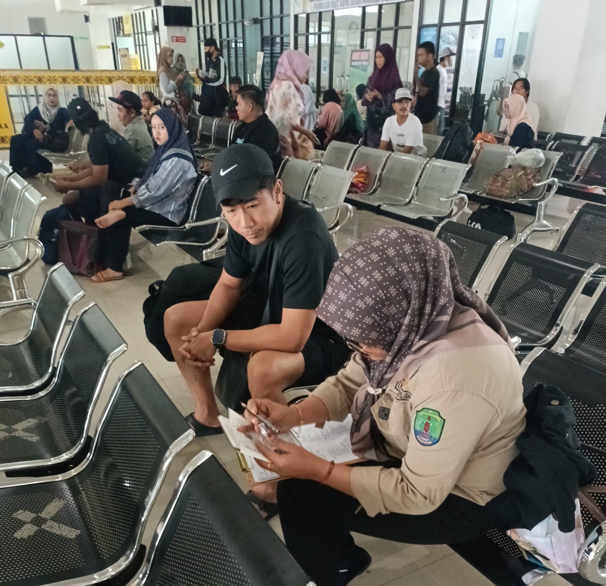 Petugas BPS Nunukan melakukan pendataan jumlah wisatawan yang berkunjung ke Nunukan.