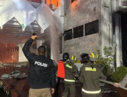Polda Kaltara Sigap Padamkan Kebakaran Kantor Bupati Bulungan