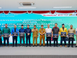 Bantuan Keuangan Parpol Diserahkan, Gubernur Ajak Bangun Demokrasi yang Lebih Berkualitas