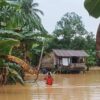 Damkar Nunukan Selamatkan Bocah dari Rumah yang Terkepung Banjir