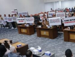 Sambangi DPRD Kaltara, Masyarakat Krayan Selatan Tuntut Percepatan Perbaikan Jalan Provinsi