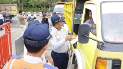 Urai Kemacetan, Dishub Tertibkan Antrean Kendaraan di SPBU Jalan Sengkawit